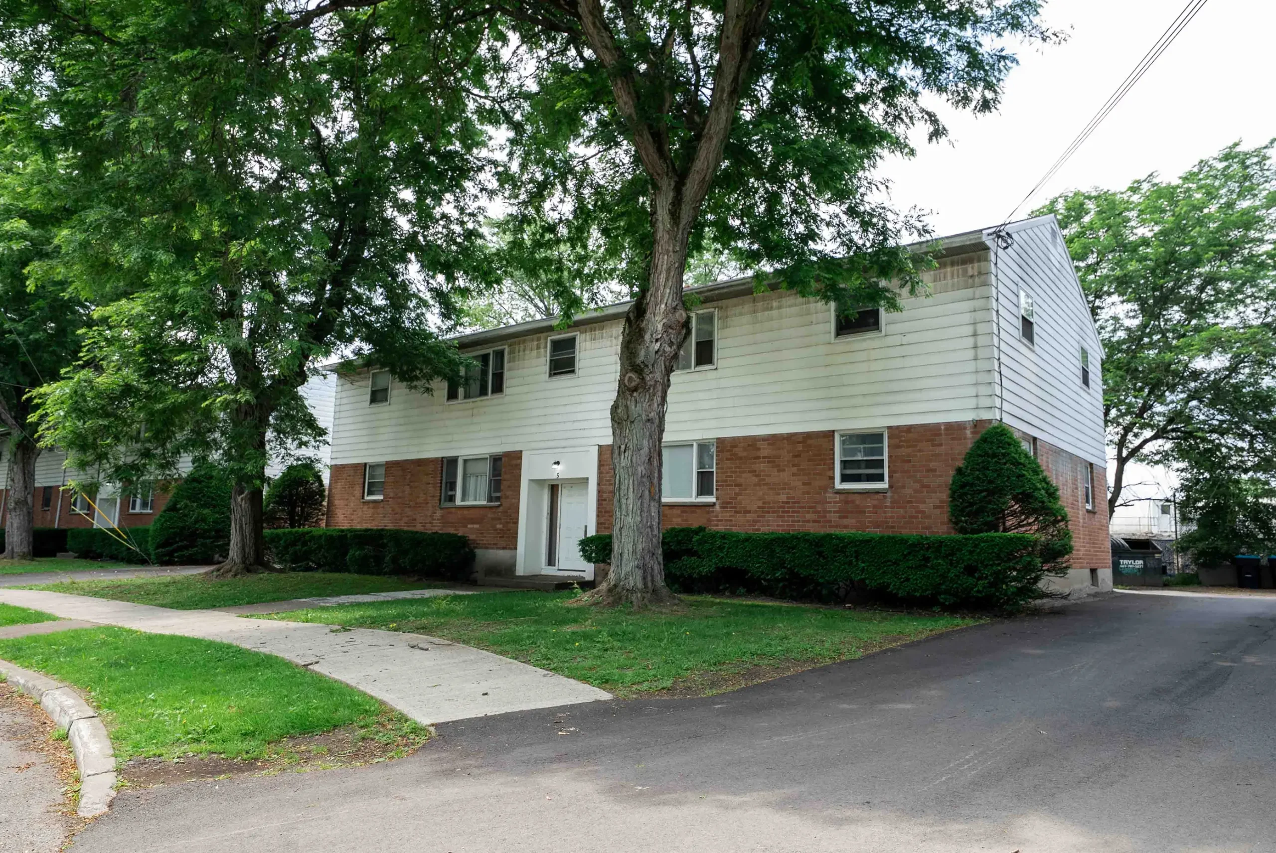 Pavone's-Pizza-Eatery-98-1